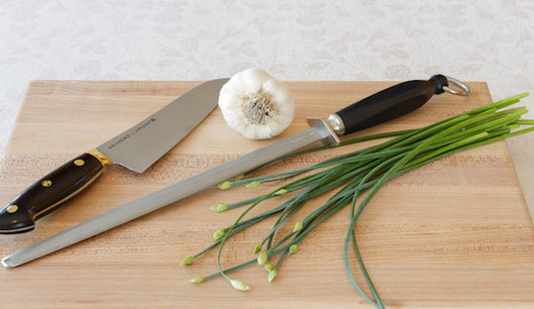 What's the difference between honed and sharpened knives?